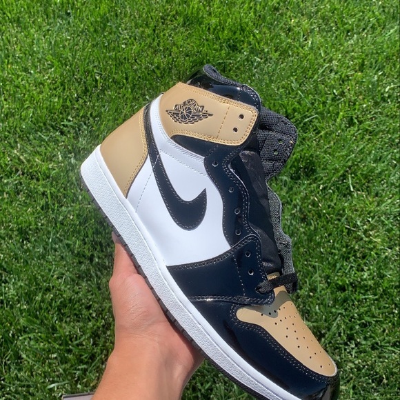 Jordan 1 Gold toe🔥 - Picture 5 of 10